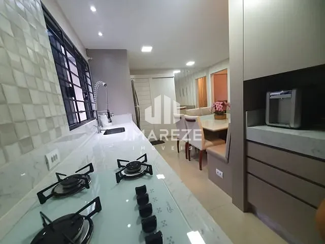 Sobrado com 260m² 3 quartos e 3 banheiros, à venda, no bairro Jardim Flamingos em Apucarana