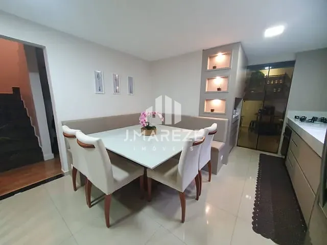 Sobrado com 260m² 3 quartos e 3 banheiros, à venda, no bairro Jardim Flamingos em Apucarana