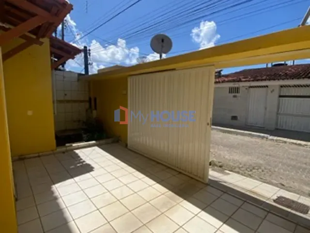 Sobrado com 150m² 6 quartos e 3 banheiros, à venda, no bairro Hernani Sá em Ilhéus