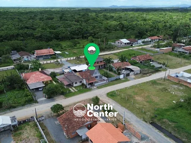 Sobrado com 310m² 4 quartos e 2 banheiros, à venda, no bairro Costeira em Balneário Barra do Sul