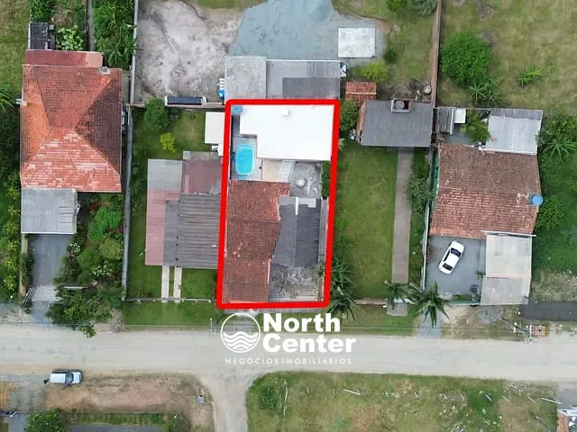Sobrado com 310m² 4 quartos e 2 banheiros, à venda, no bairro Costeira em Balneário Barra do Sul
