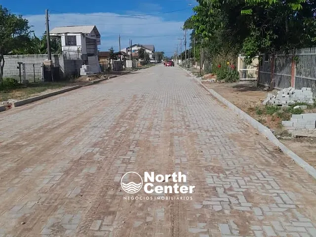 Sobrado com 310m² 4 quartos e 2 banheiros, à venda, no bairro Costeira em Balneário Barra do Sul