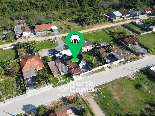 Sobrado com 310m² 4 quartos e 2 banheiros, à venda, no bairro Costeira em Balneário Barra do Sul