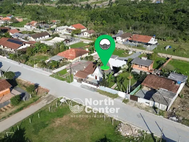 Sobrado com 310m² 4 quartos e 2 banheiros, à venda, no bairro Costeira em Balneário Barra do Sul