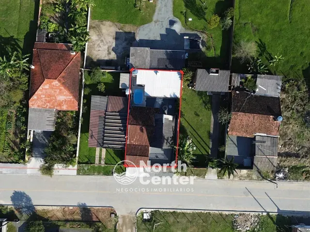 Sobrado com 310m² 4 quartos e 2 banheiros, à venda, no bairro Costeira em Balneário Barra do Sul