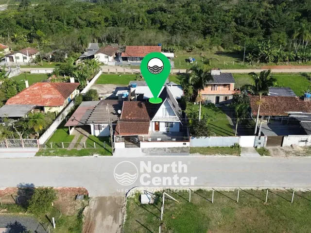 Sobrado com 310m² 4 quartos e 2 banheiros, à venda, no bairro Costeira em Balneário Barra do Sul