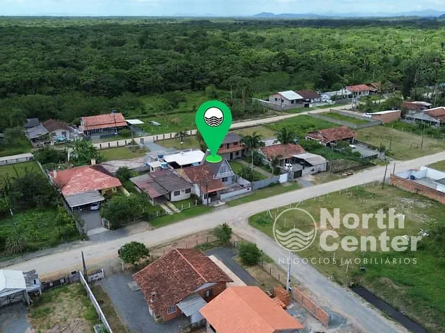 Sobrado com 310m² 4 quartos e 2 banheiros, à venda, no bairro Costeira em Balneário Barra do Sul