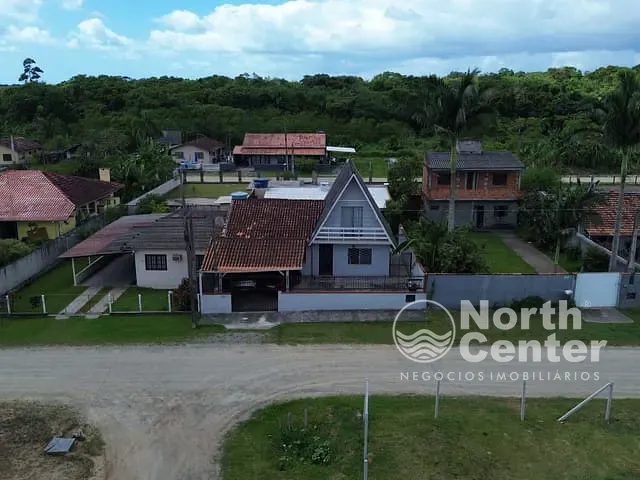 Sobrado com 310m² 4 quartos e 2 banheiros, à venda, no bairro Costeira em Balneário Barra do Sul