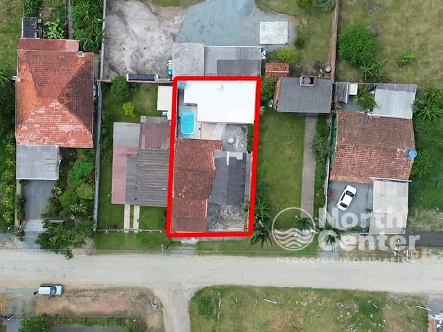 Sobrado com 310m² 4 quartos e 2 banheiros, à venda, no bairro Costeira em Balneário Barra do Sul