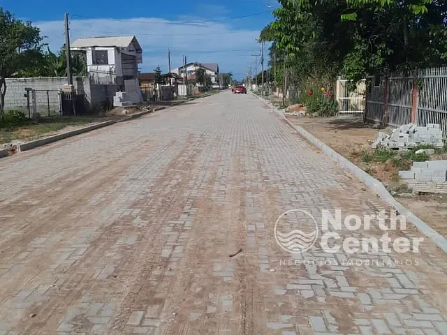 Sobrado com 310m² 4 quartos e 2 banheiros, à venda, no bairro Costeira em Balneário Barra do Sul