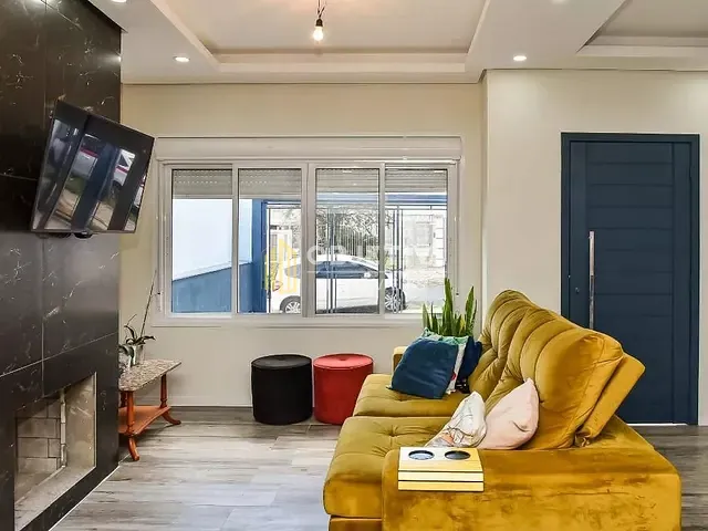 Sobrado com 198m² 4 quartos e 3 banheiros, à venda, no bairro Chácara das Pedras em Porto Alegre