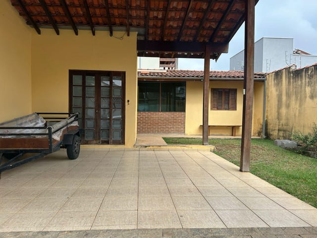 Sobrado com 265m² 3 quartos e 2 banheiros, à venda, no bairro Residencial e Comercial Jardim Yassuda em Pindamonhangaba