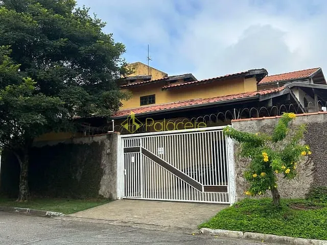 Sobrado com 265m² 3 quartos e 2 banheiros, à venda, no bairro Residencial e Comercial Jardim Yassuda em Pindamonhangaba