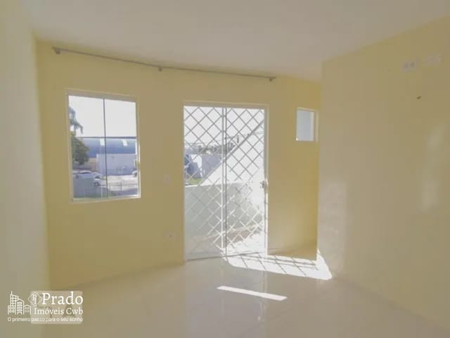 Sobrado 3 quartos e 1 banheiro, à venda, no bairro Sítio Cercado em Curitiba