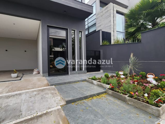 Sobrado 3 quartos e 4 banheiros, à venda, no bairro Jardim São Pedro em Mogi das Cruzes