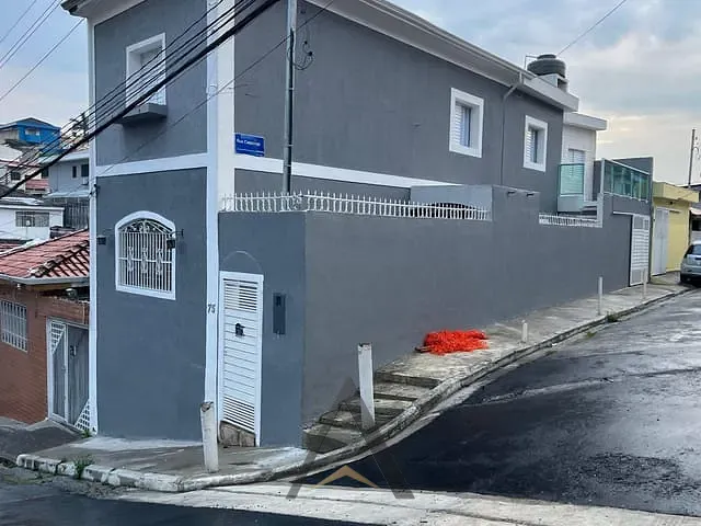 Sobrado 3 quartos e 2 banheiros, à venda, no bairro Vila Laís em São Paulo