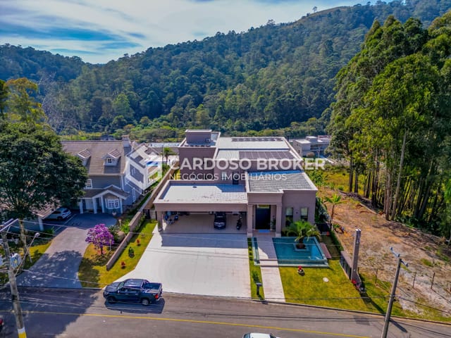 Sobrado com 1900m² 5 quartos e 9 banheiros, à venda ou para alugar, no bairro Tamboré em Barueri