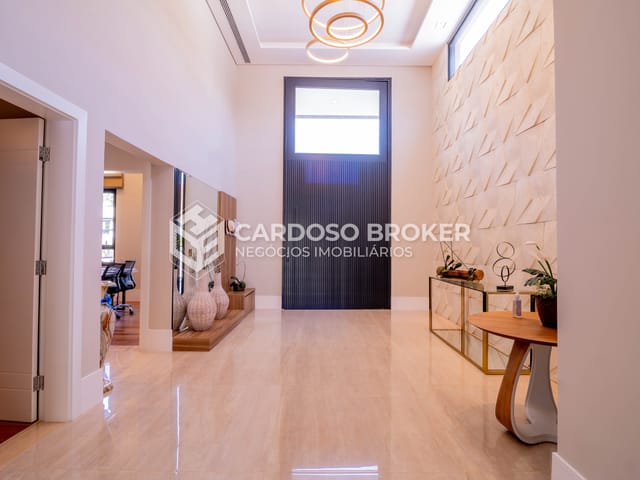 Sobrado com 1900m² 5 quartos e 9 banheiros, à venda ou para alugar, no bairro Tamboré em Barueri