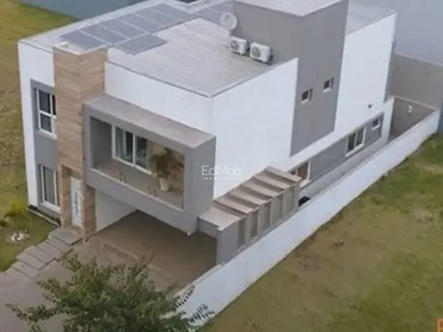 Sobrado com 200m² 3 quartos e 5 banheiros, à venda, no bairro FAG em Cascavel