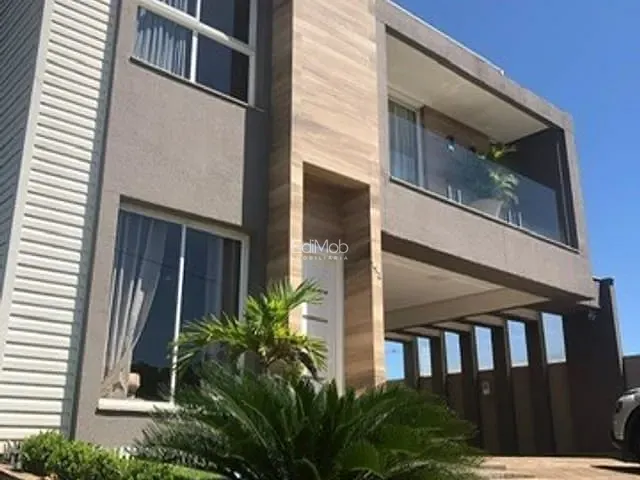Sobrado com 200m² 3 quartos e 5 banheiros, à venda, no bairro FAG em Cascavel