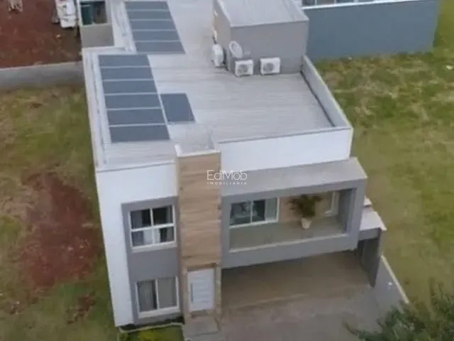 Sobrado com 200m² 3 quartos e 5 banheiros, à venda, no bairro FAG em Cascavel