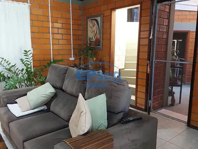 Sobrado com 384m² 4 quartos e 4 banheiros, à venda, no bairro Continental em Itapoá