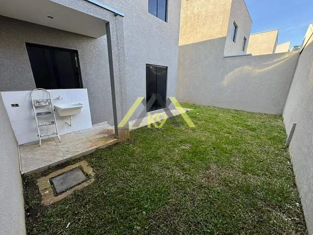 Sobrado com 150m² 3 quartos e 1 banheiro, à venda, no bairro Guaraituba em Colombo