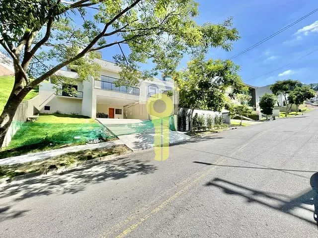 Sobrado com 550m² 3 quartos e 4 banheiros, à venda, no bairro Jardim Caiapiá em Cotia