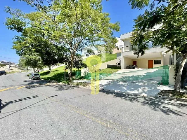 Sobrado com 550m² 3 quartos e 4 banheiros, à venda, no bairro Jardim Caiapiá em Cotia