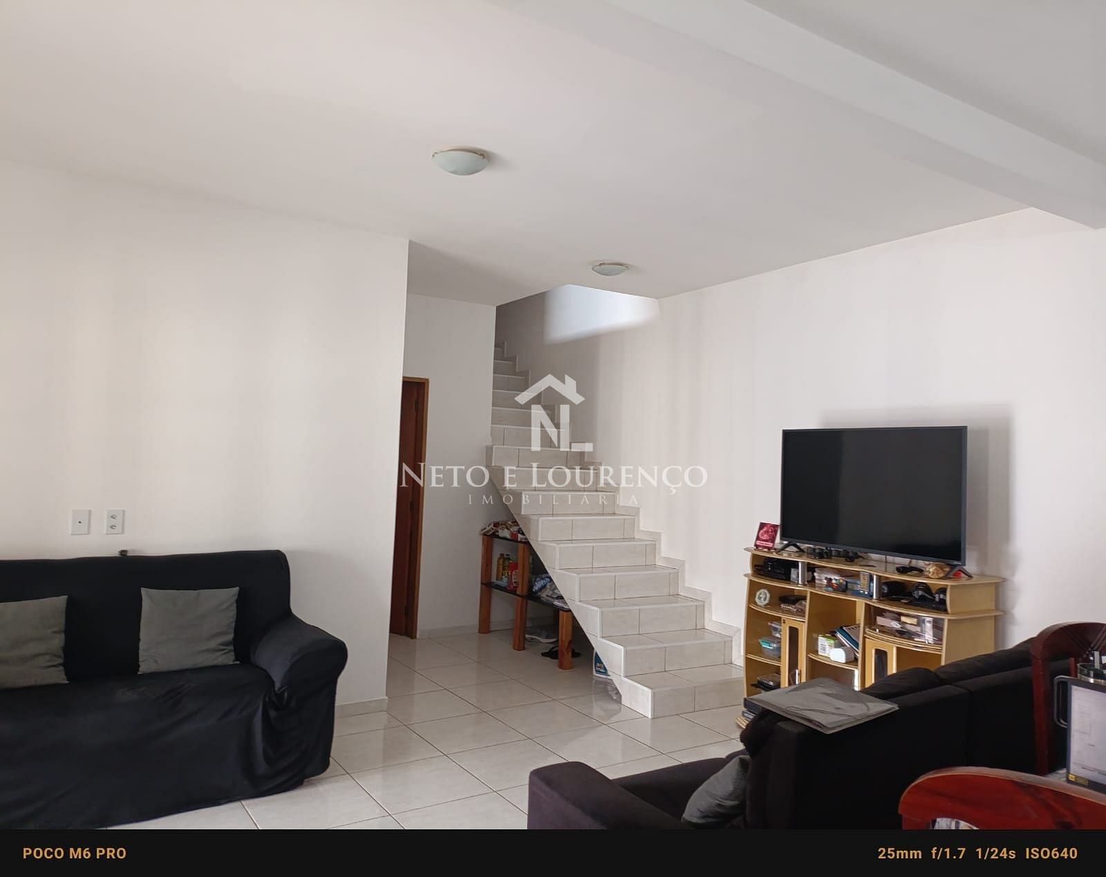 Sobrado à venda com 3 quartos, 120m² - Foto 1