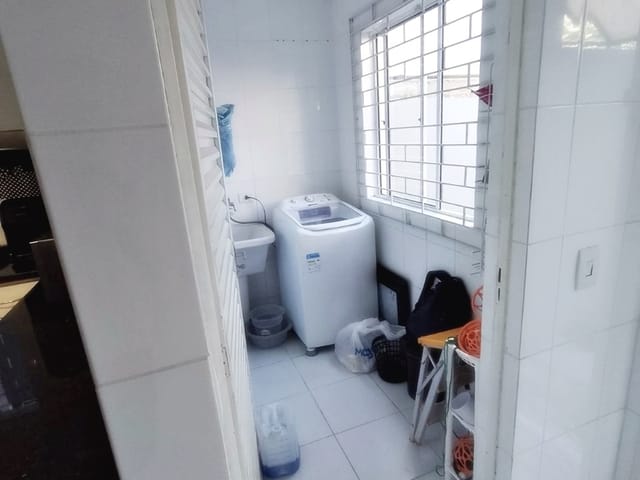 Sobrado com 228m² 3 quartos e 3 banheiros, à venda, no bairro Novo Mundo em Curitiba