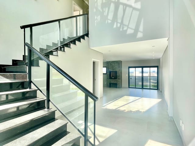 Sobrado com 160m² 3 quartos e 4 banheiros, à venda, no bairro Contorno em Ponta Grossa