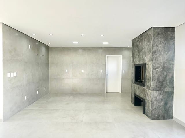 Sobrado com 160m² 3 quartos e 4 banheiros, à venda, no bairro Contorno em Ponta Grossa