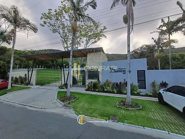 Sobrado com 394m² 3 quartos e 8 banheiros, à venda, no bairro Taquaras em Balneário Camboriú