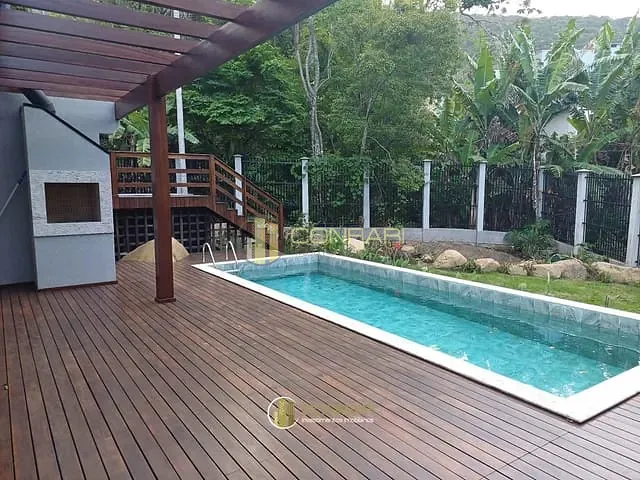 Sobrado com 394m² 3 quartos e 8 banheiros, à venda, no bairro Taquaras em Balneário Camboriú
