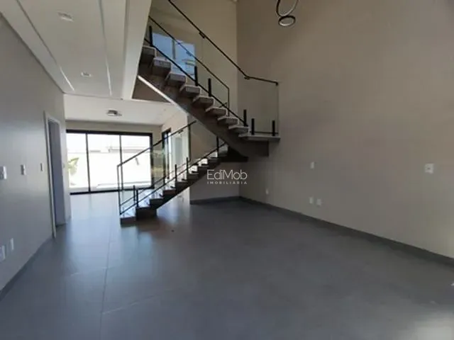 Sobrado com 200m² 3 quartos e 4 banheiros, à venda, no bairro FAG em Cascavel