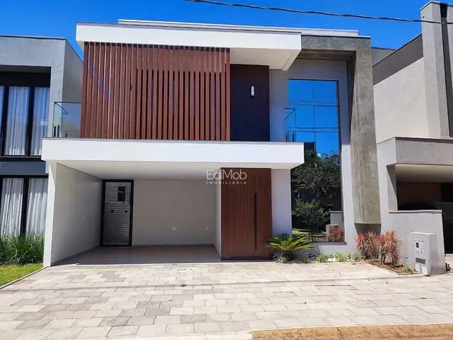 Sobrado com 200m² 3 quartos e 4 banheiros, à venda, no bairro FAG em Cascavel