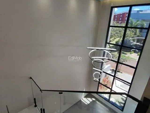 Sobrado com 200m² 3 quartos e 4 banheiros, à venda, no bairro FAG em Cascavel