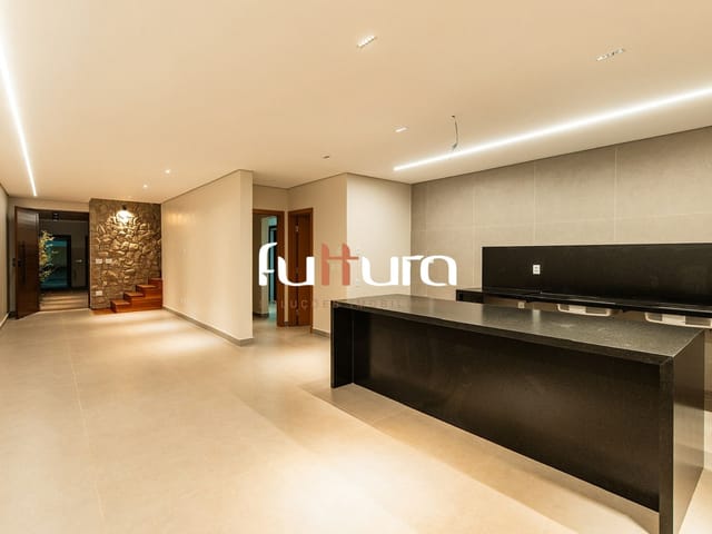 Sobrado com 252m² 3 quartos e 4 banheiros, à venda, no bairro Jardim América em Goiânia