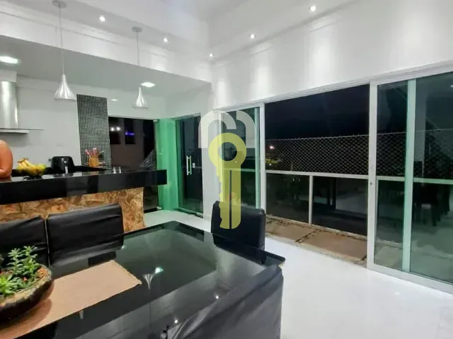 Sobrado com 388m² 4 quartos e 5 banheiros, à venda, no bairro Jardim Caiapiá em Cotia