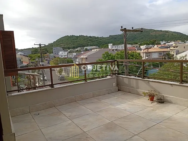 Sobrado com 77m² 3 quartos e 2 banheiros, à venda, no bairro Hípica em Porto Alegre
