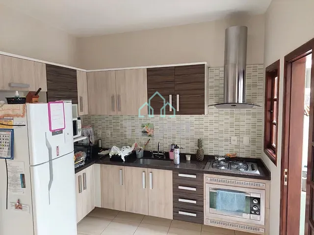 Sobrado com 250m² 2 quartos e 2 banheiros, à venda, no bairro Piracangaguá em Taubaté