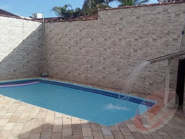 Sobrado com 210m² 3 quartos e 2 banheiros, à venda, no bairro Solemar em Praia Grande