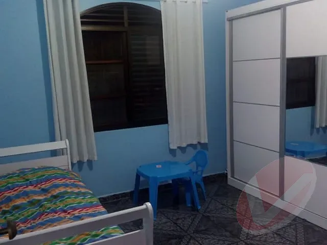 Sobrado com 210m² 3 quartos e 2 banheiros, à venda, no bairro Solemar em Praia Grande