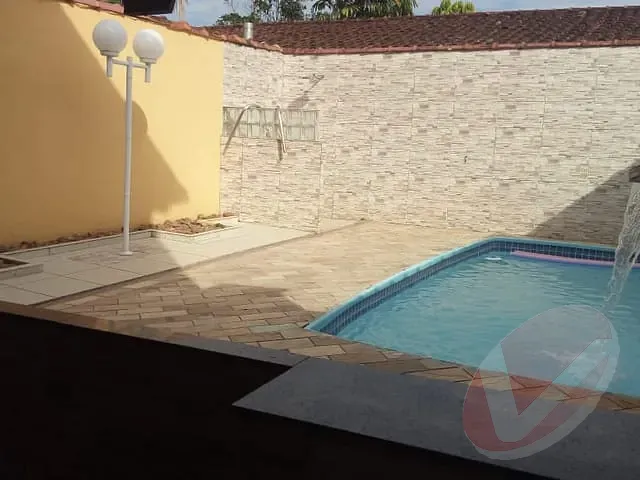 Sobrado com 210m² 3 quartos e 2 banheiros, à venda, no bairro Solemar em Praia Grande
