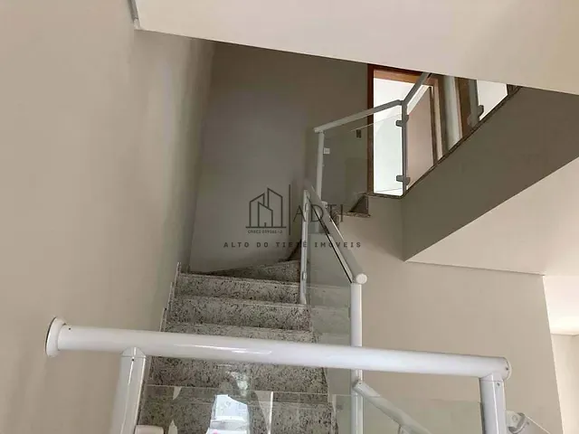 Sobrado com 175m² 3 quartos e 1 banheiro, à venda, no bairro Parque das Figueiras em Mogi das Cruzes