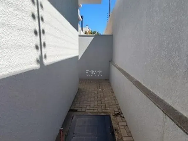 Sobrado com 200m² 3 quartos e 4 banheiros, à venda, no bairro FAG em Cascavel