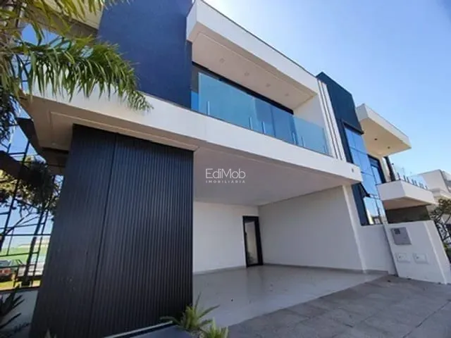 Sobrado com 200m² 3 quartos e 4 banheiros, à venda, no bairro FAG em Cascavel