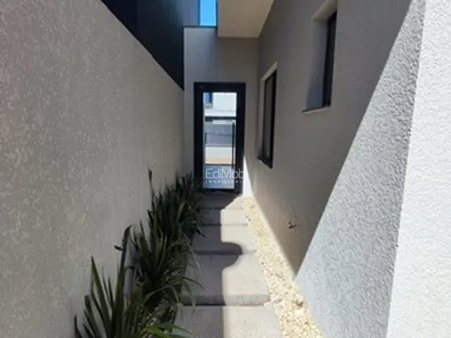 Sobrado com 200m² 3 quartos e 4 banheiros, à venda, no bairro FAG em Cascavel