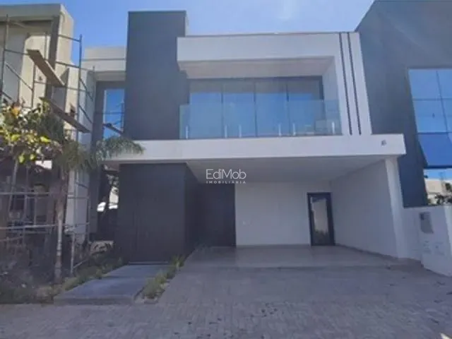 Sobrado com 200m² 3 quartos e 4 banheiros, à venda, no bairro FAG em Cascavel